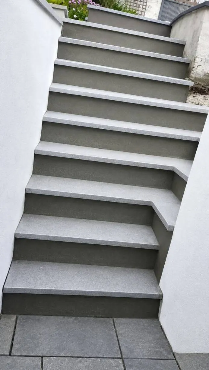 Slab steps with rendered fronts